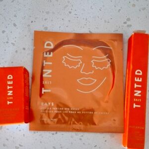 Love Tinted trio